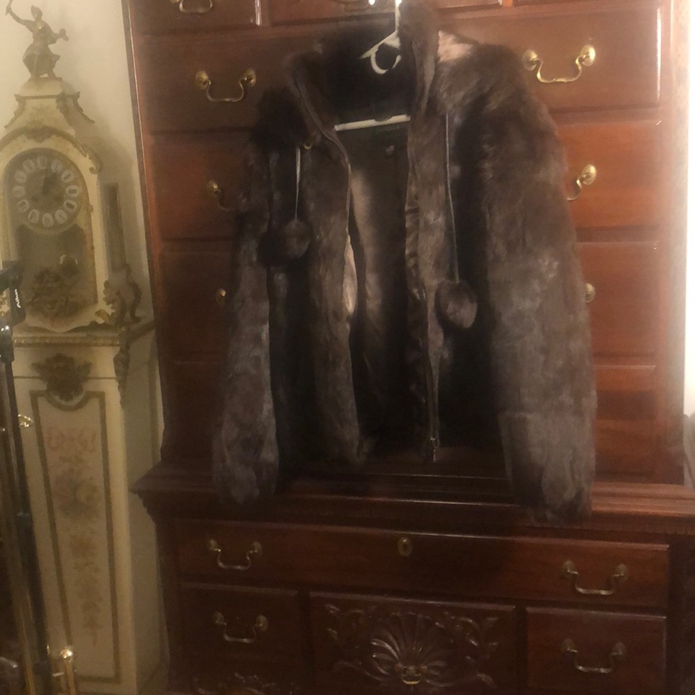 Genuine fur hooded jacket! Perfect to wear to sports events, and keep warm!